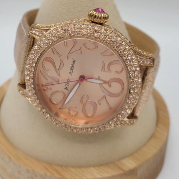 Betsey Johnson Rose Gold Watch with Crystal Bezel Leather Band NWOT! Works! - Picture 3 of 11